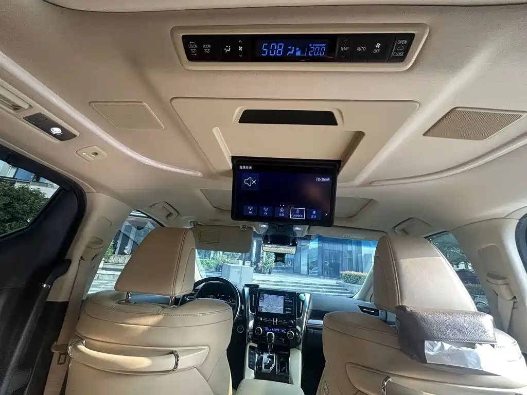 Toyota Alphard 2022 — фото 11