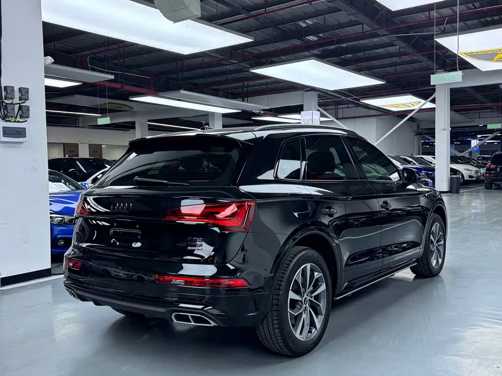 Audi Q5L 2023 — фото 20