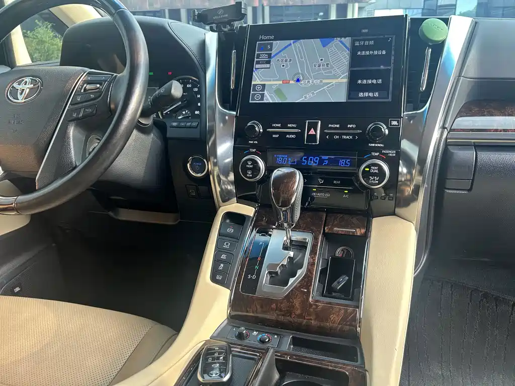 Toyota Alphard 2022 — фото 10