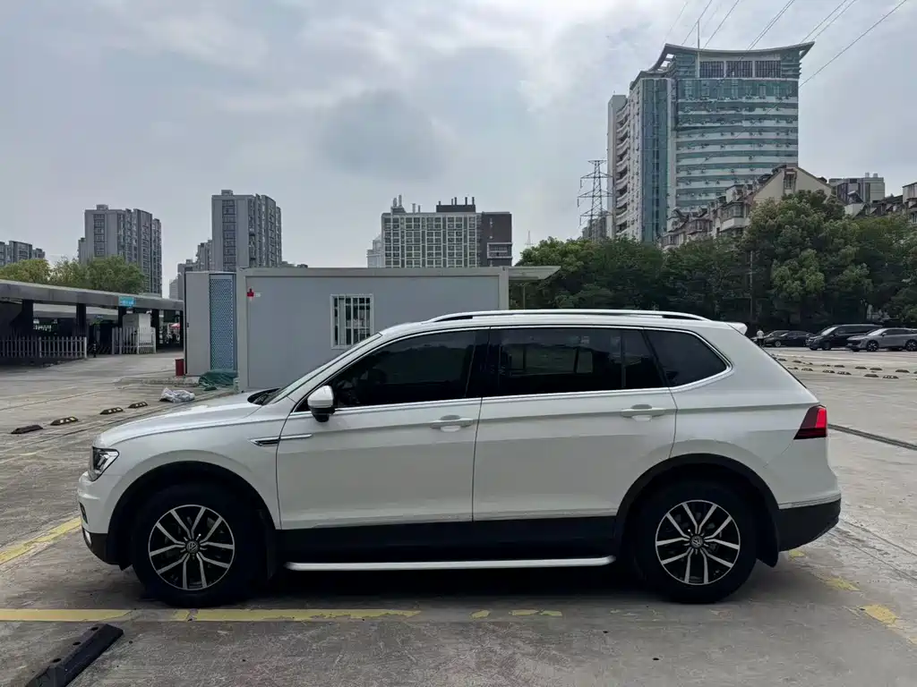 Volkswagen Tiguan L 2017 — фото 4