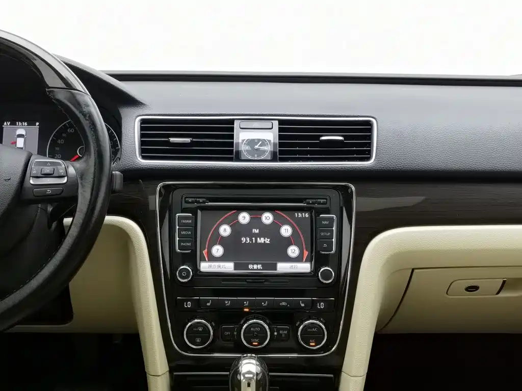 Volkswagen Passat 2014 — фото 12