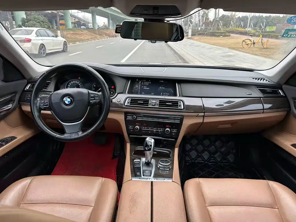 BMW 7 Series 2013 — фото 14
