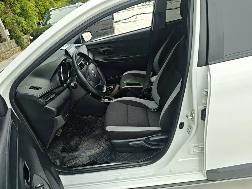 Toyota Yaris L 2021 — фото 15