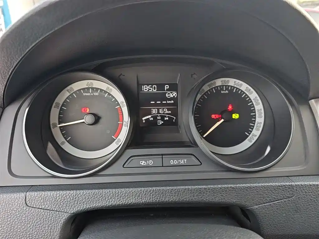 Skoda Rapid Spaceback 2019 — фото 12