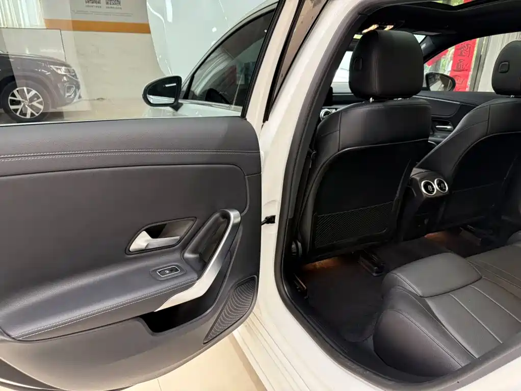 Mercedes-Benz A-Class 2023 — фото 17