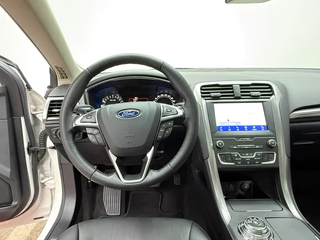 Ford Mondeo 2018 — фото 15