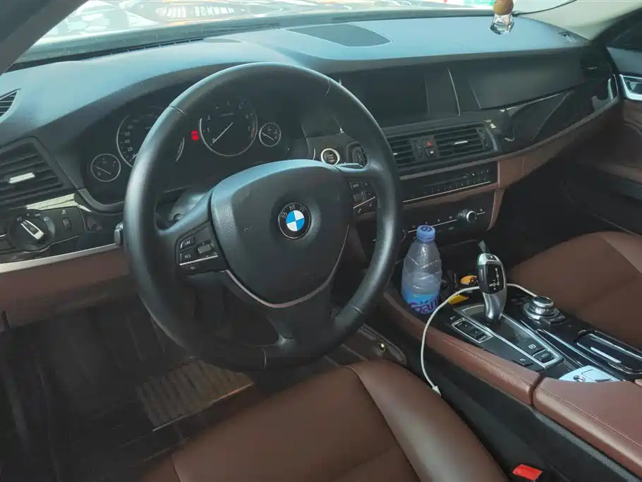 BMW 5 Series 2016 — фото 12