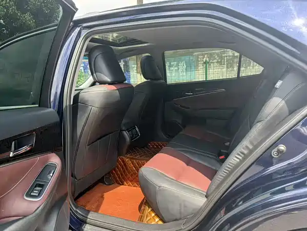 Toyota Crown 2018