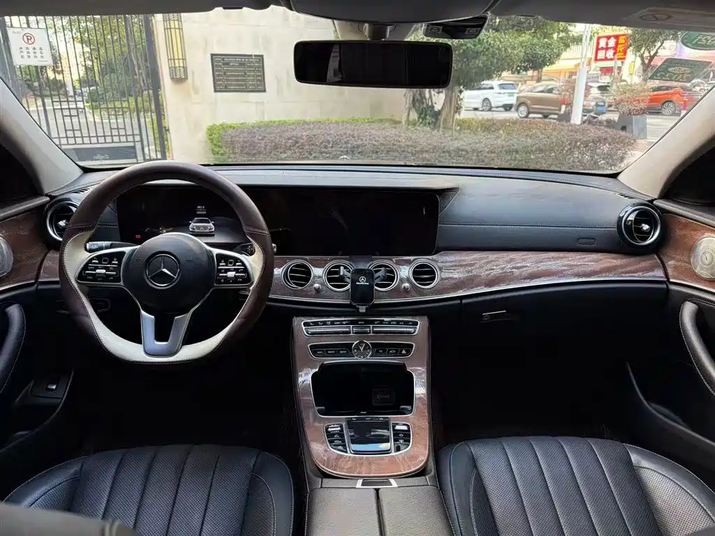 Mercedes-Benz E-Class 2020 — фото 9