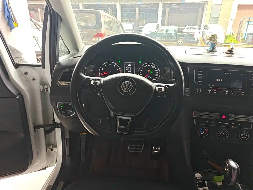 Volkswagen Golf Sportsvan 2016 — фото 11