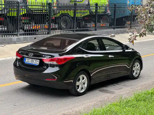 Hyundai Elantra Langdong 2013