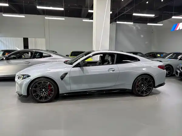 BMW M4 2025