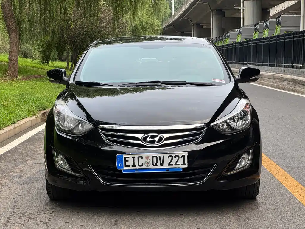 Hyundai Elantra 2013 — фото 15