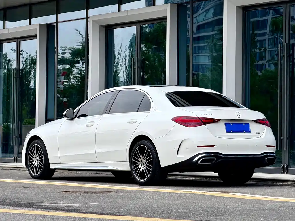 Mercedes-Benz C-Class 2024 — фото 4