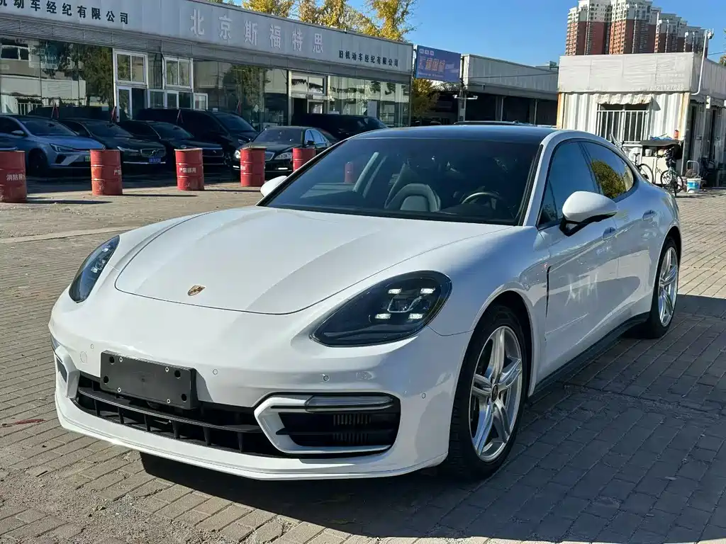 Porsche Panamera 2023 — фото 1