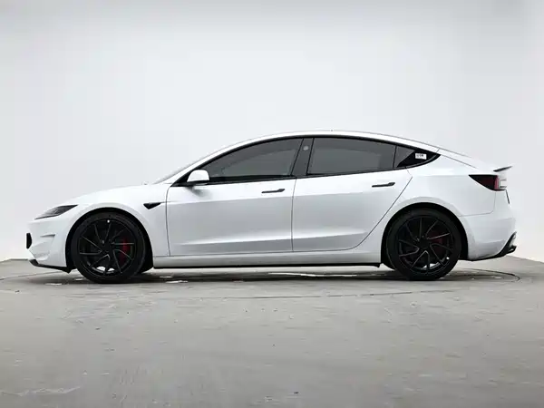Tesla Model 3 2024
