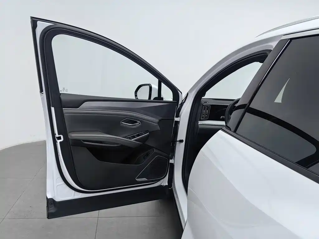 BYD Song L DM-i 2026 — фото 8
