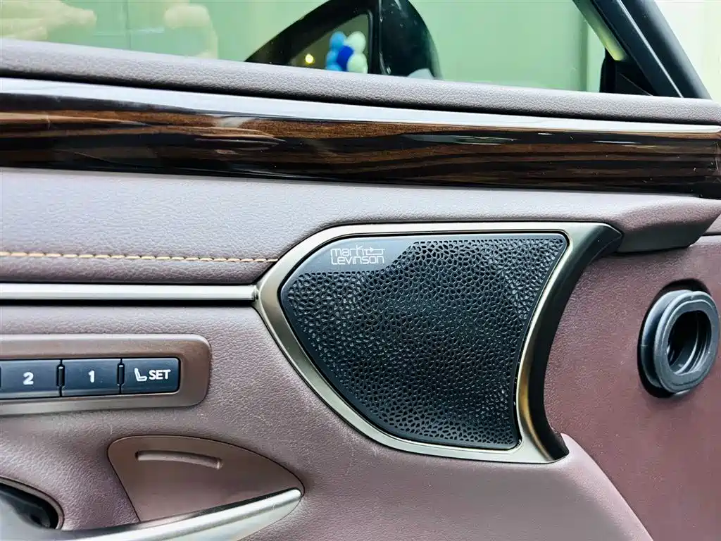 Lexus ES 2019 — фото 10
