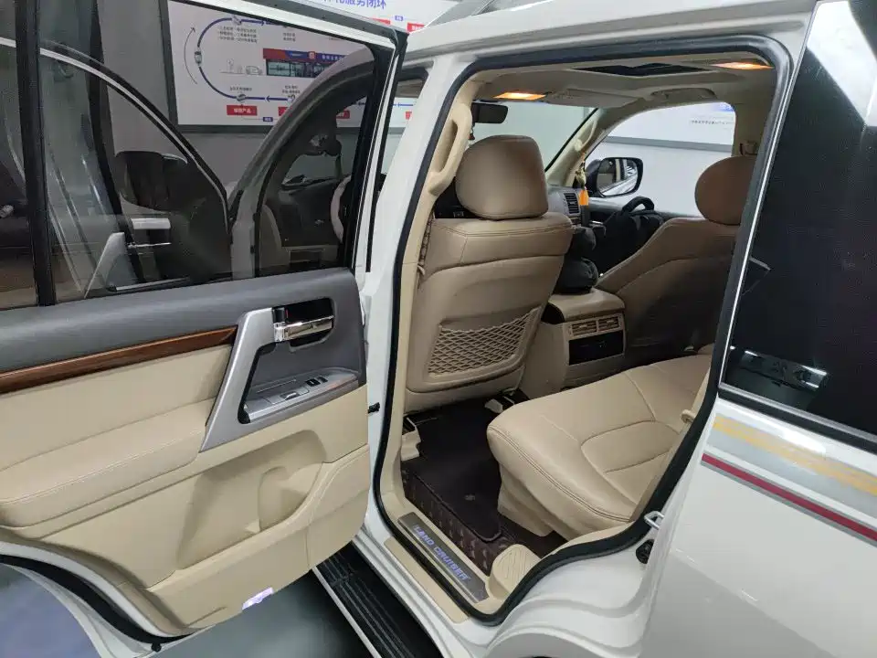 Toyota Land Cruiser 2016 — фото 28