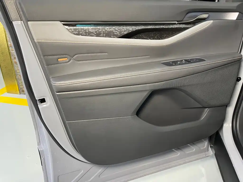 Ford Edge 2023 — фото 6
