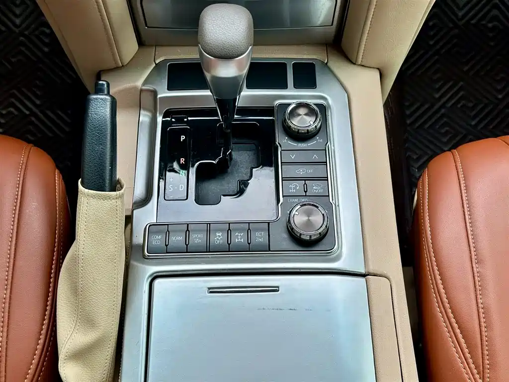 Toyota Land Cruiser 2010 — фото 21