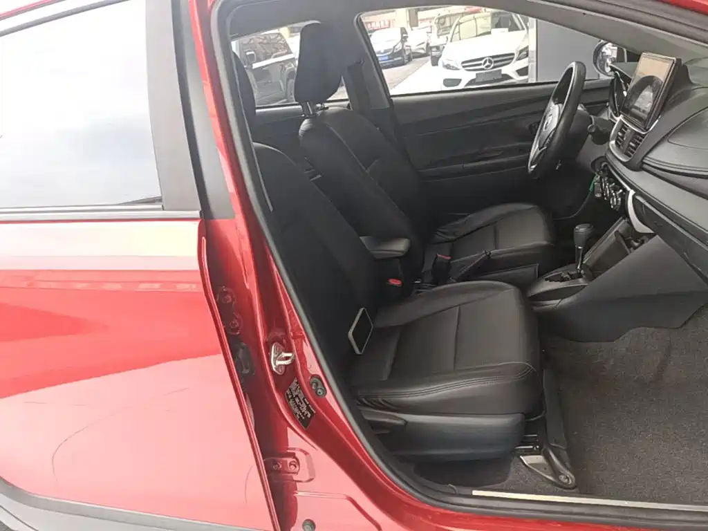 Toyota Yaris L 2022 — фото 25