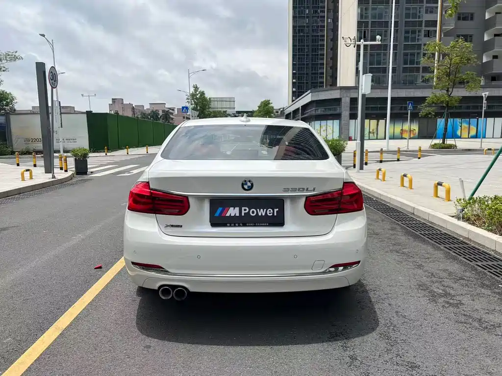 BMW 3 Series 2018 — фото 8