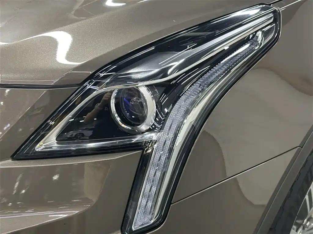 Cadillac XT5 2017 — фото 15