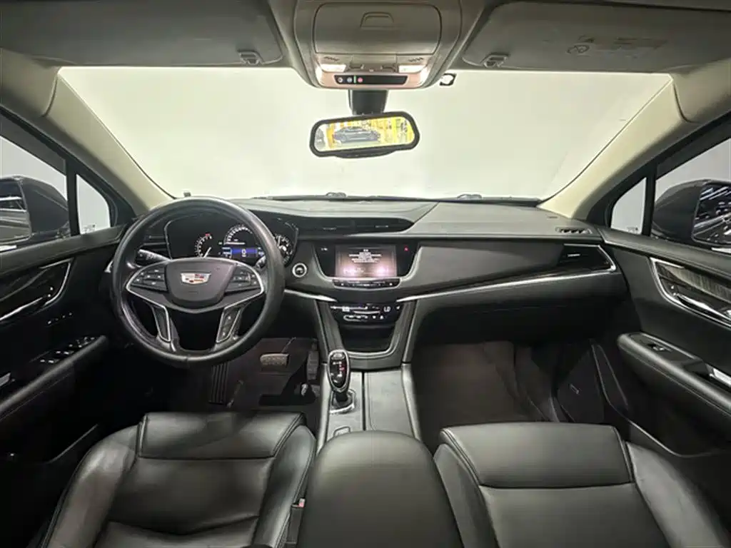 Cadillac XT5 2017 — фото 14