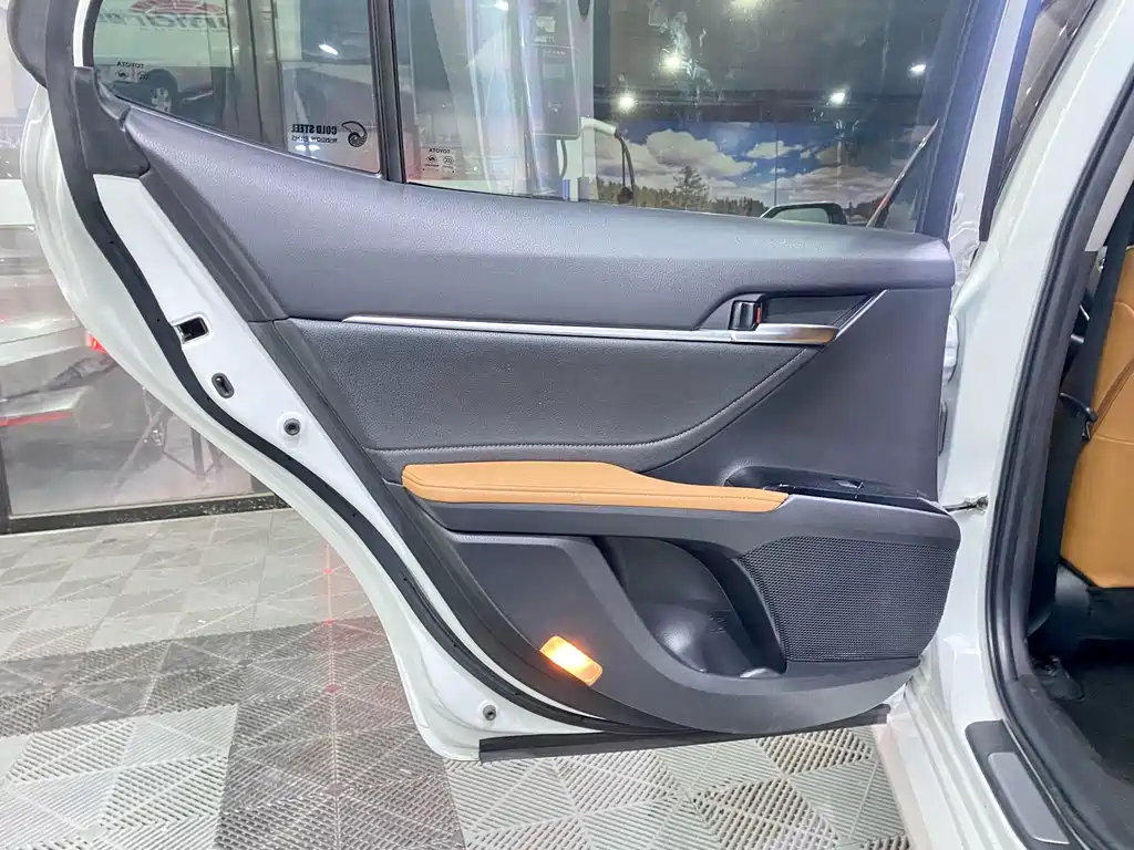 Toyota Camry 2021 — фото 13