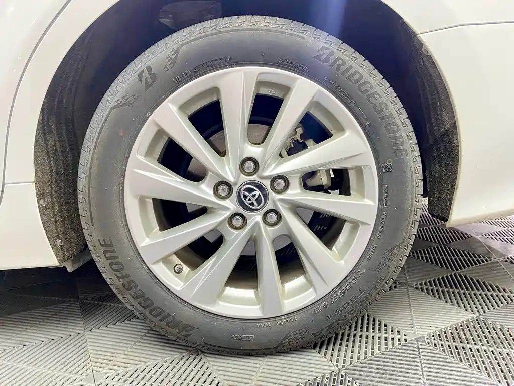 Toyota Camry 2021 — фото 18