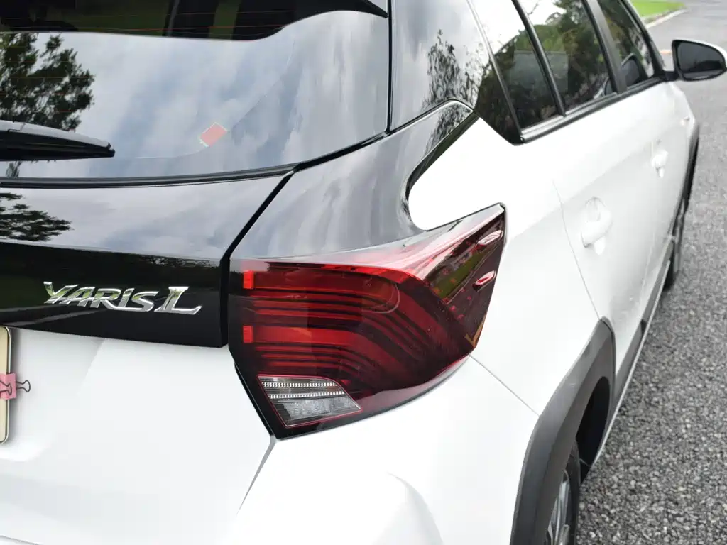 Toyota Yaris L 2023 — фото 10