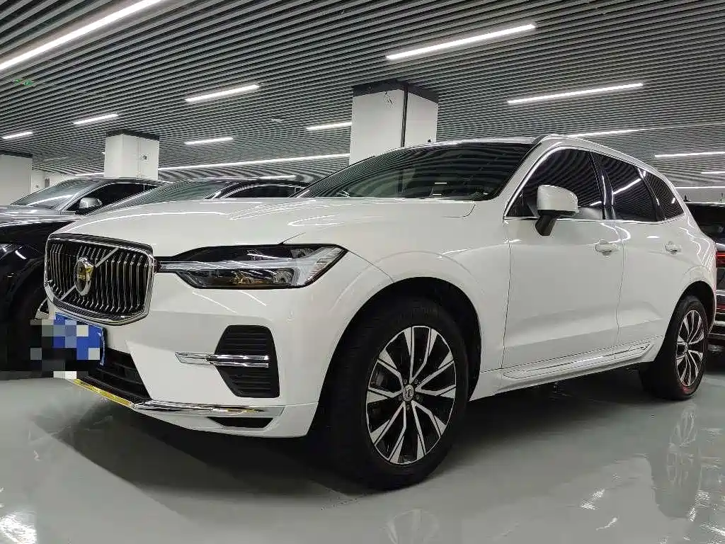 Volvo XC60 2023 — фото 1