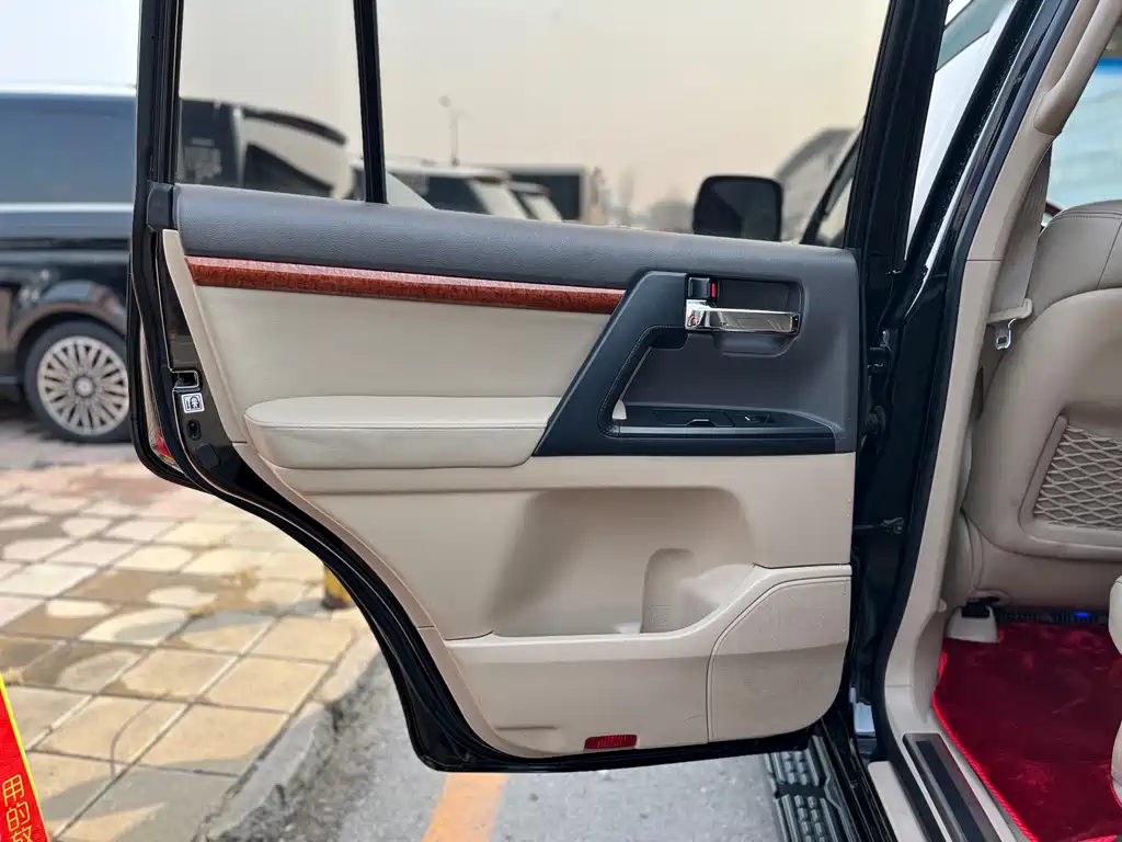 Toyota Land Cruiser 2015 — фото 18