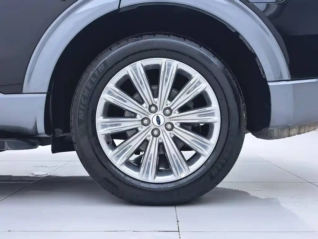 Ford Explorer 2022 — фото 27