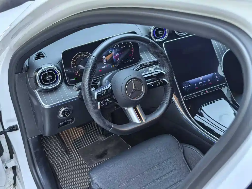 Mercedes-Benz C-Class 2023 — фото 16