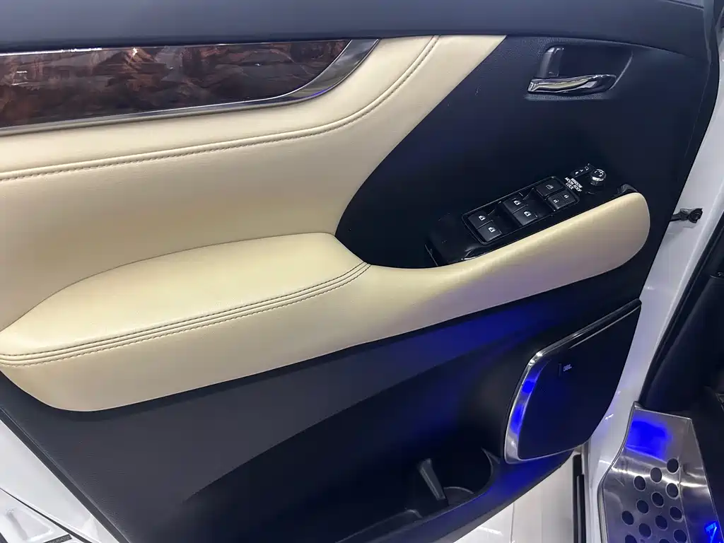 Toyota Alphard 2019 — фото 20
