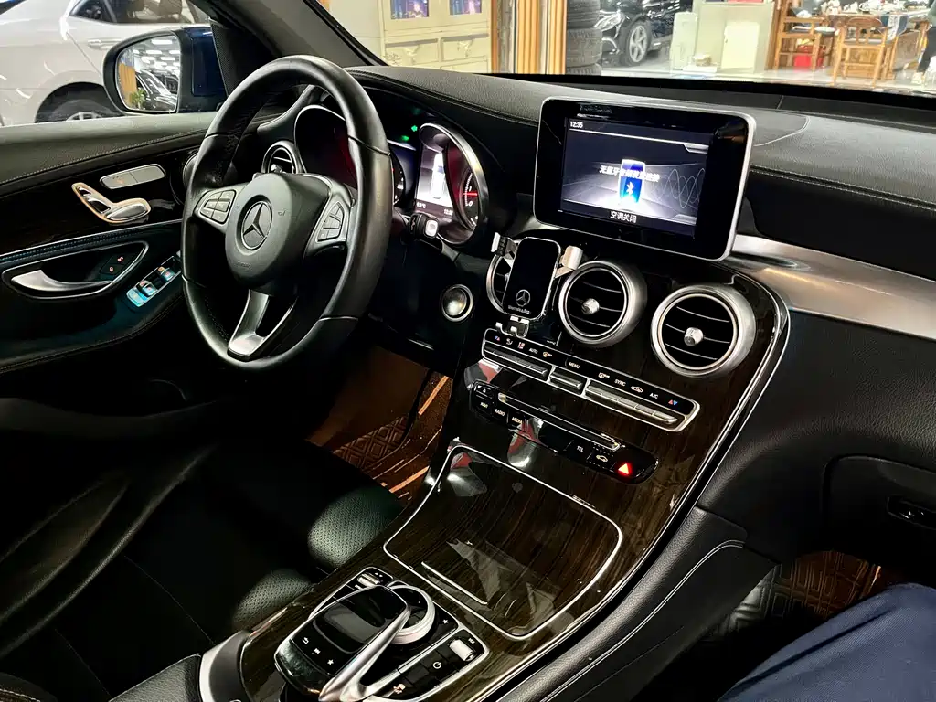 Mercedes-Benz GLC 2019 — фото 16