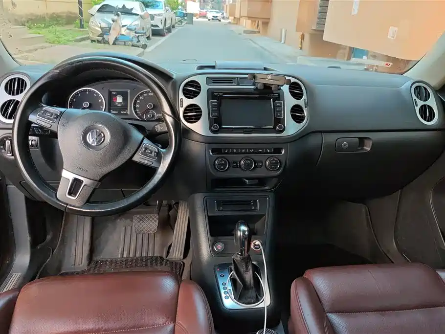 Volkswagen Tiguan 2015 — фото 12