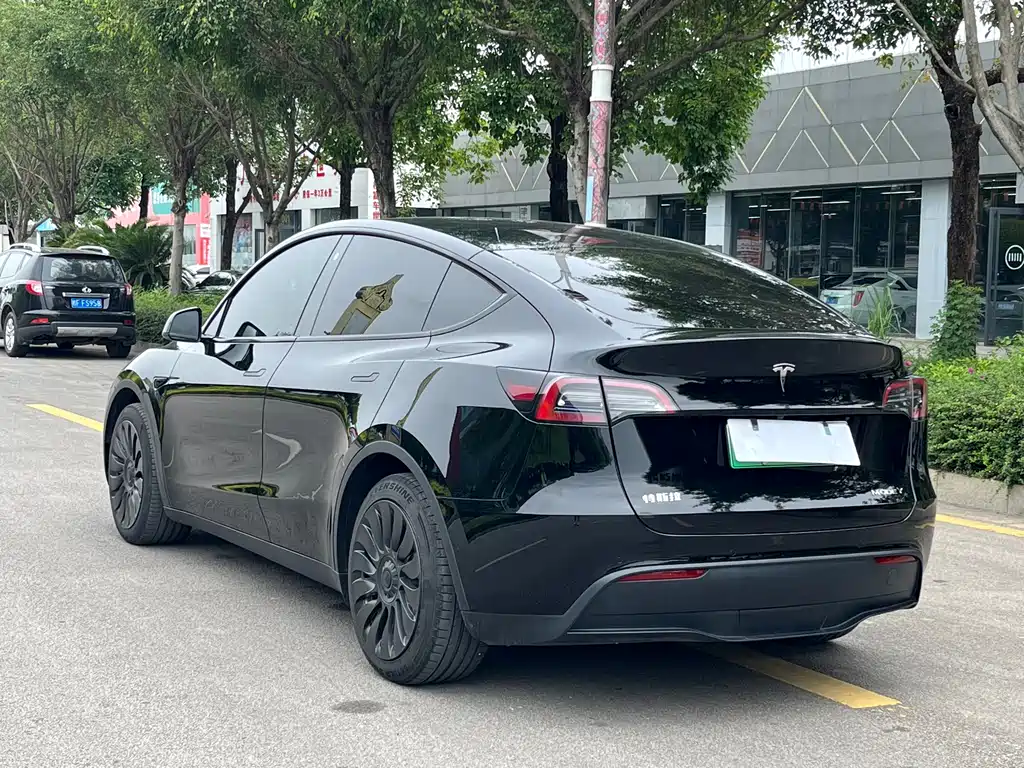 Tesla Model Y 2023 — фото 4