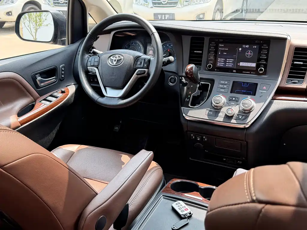 Toyota Sienna 2019 — фото 17