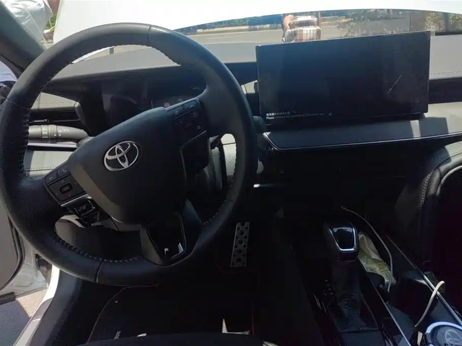 Toyota Camry 2025 — фото 12