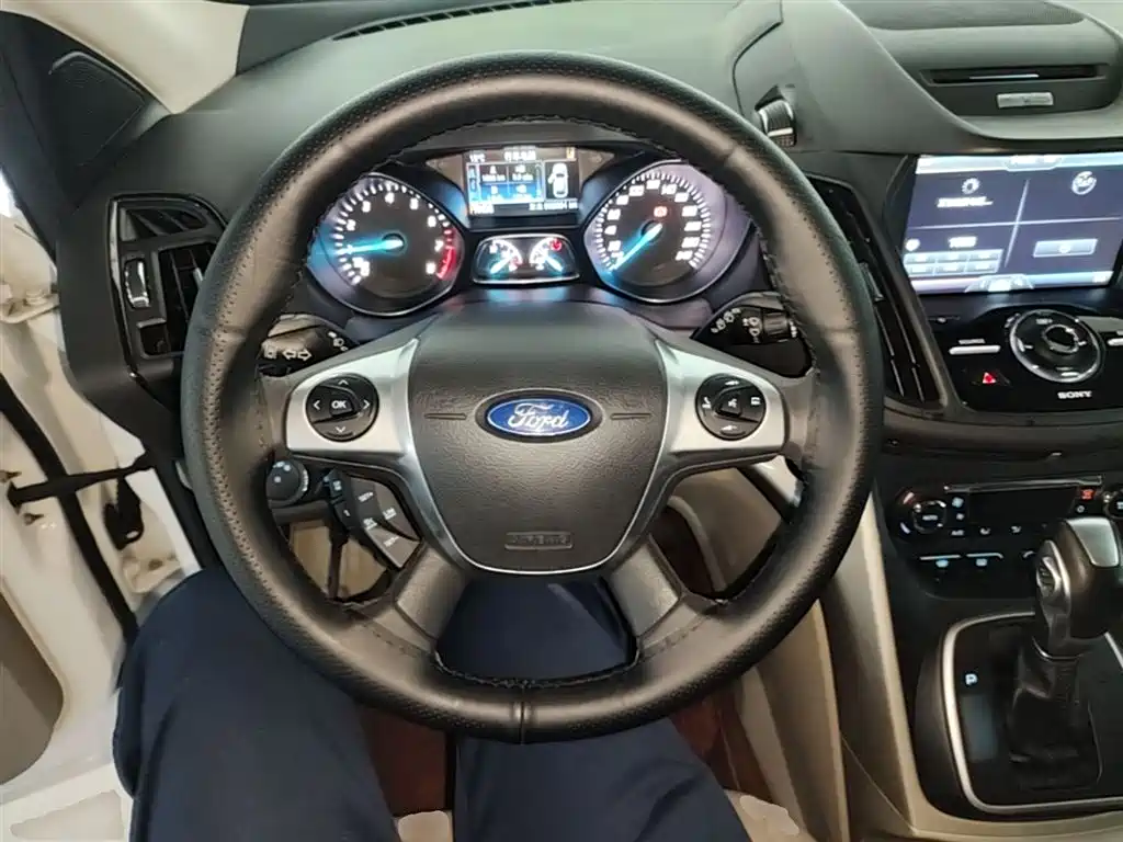 Ford Kuga 2015 — фото 11