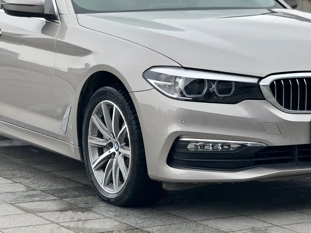 BMW 5 Series 2017 — фото 14