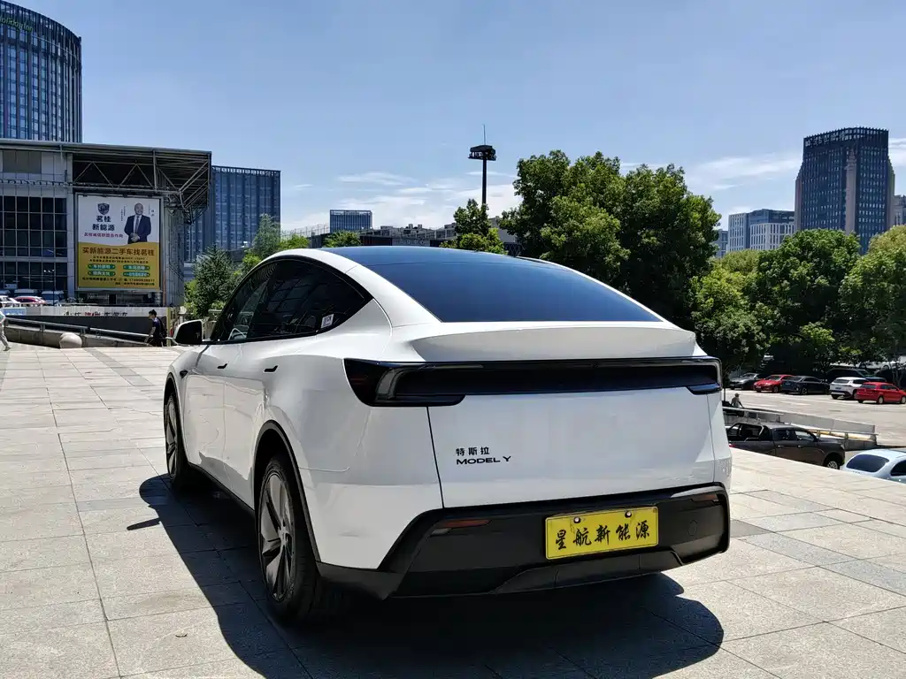 Tesla Model Y 2026