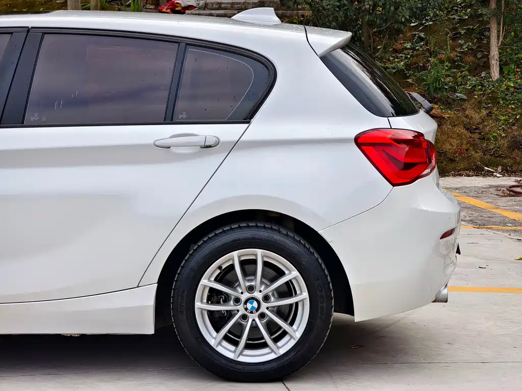 BMW 1 Series 2016 — фото 11