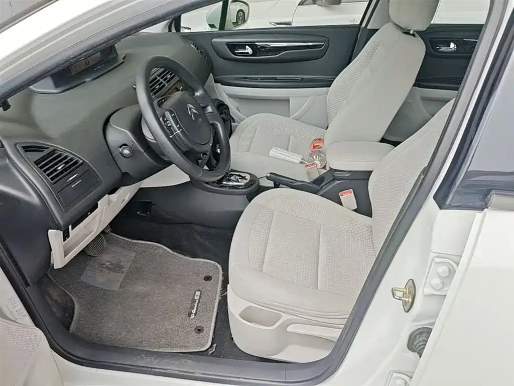 Citroen C-Quatre 2015 — фото 15