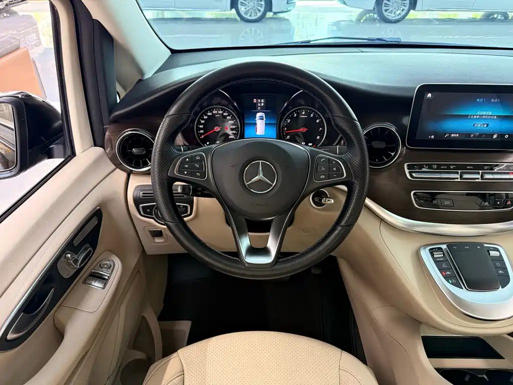 Mercedes-Benz V-Class 2022 — фото 8