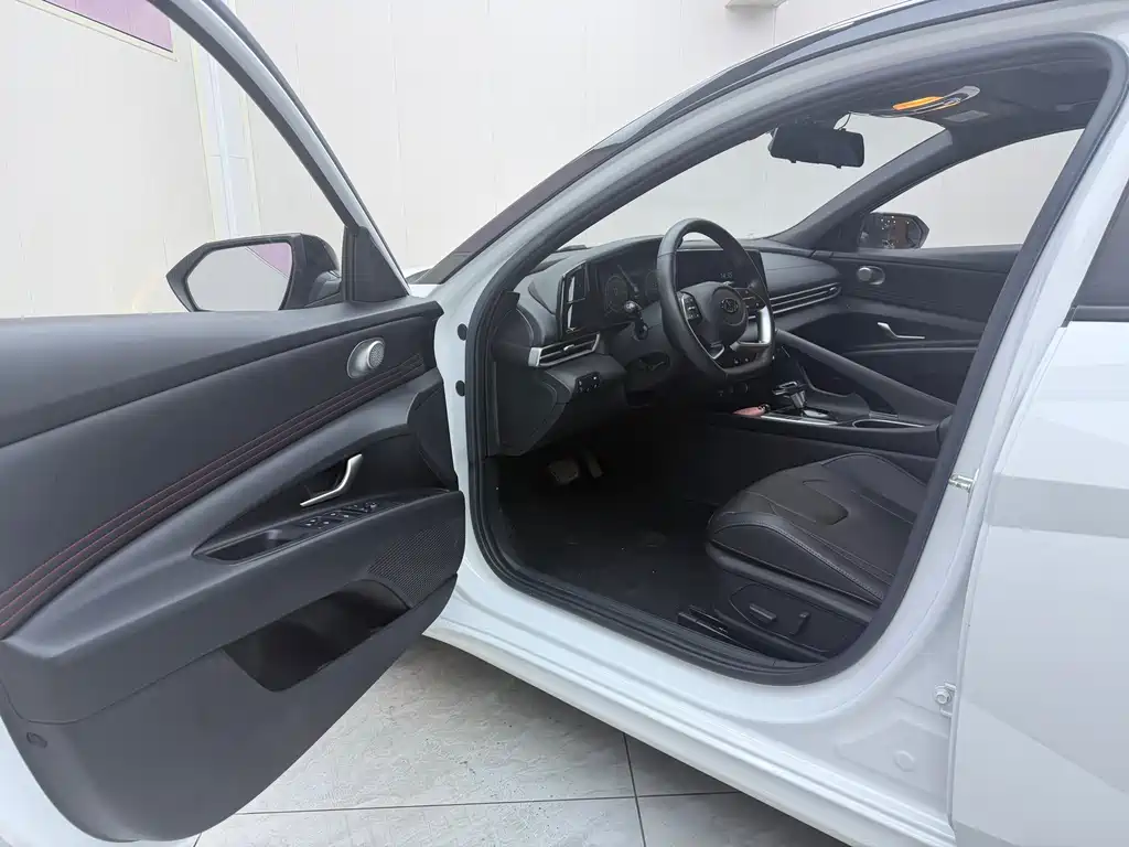 Hyundai Elantra 2022