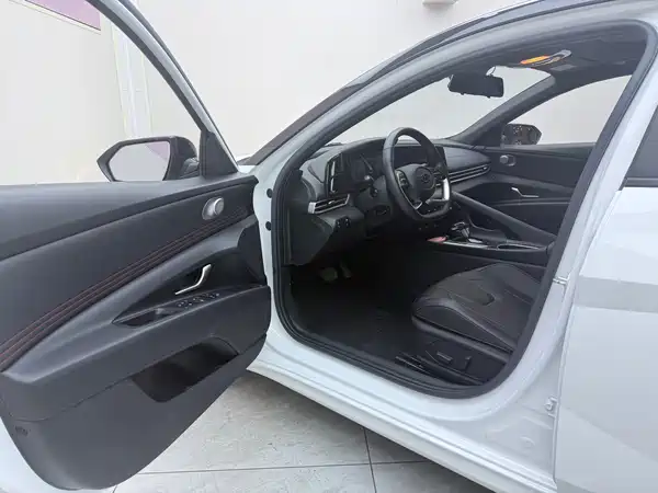 Hyundai Elantra 2022